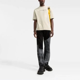 Off-White Bărbați SS21 Tricou cu mânecă scurtă, croială largă, de culoare kaki deschis, cu model logo Off-White Bărbați SS21 Tricou cu mânecă scurtă, croială largă, de culoare kaki deschis, cu model logo