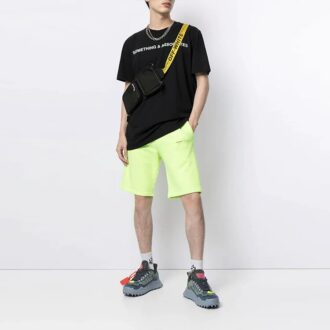 Off-White x Something & Associates Crossover cu imprimeu alfabetic, pantaloni scurți, versiune standard, unisex, negru