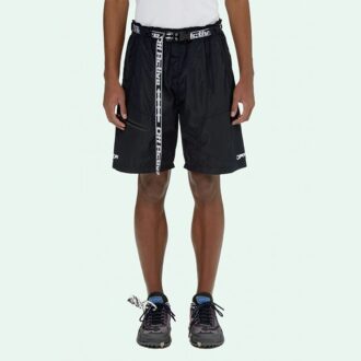 Pantaloni scurți sport cargo cu imprimeu logo, versiune neagră Pantaloni scurți sport cargo cu imprimeu logo, versiune neagră