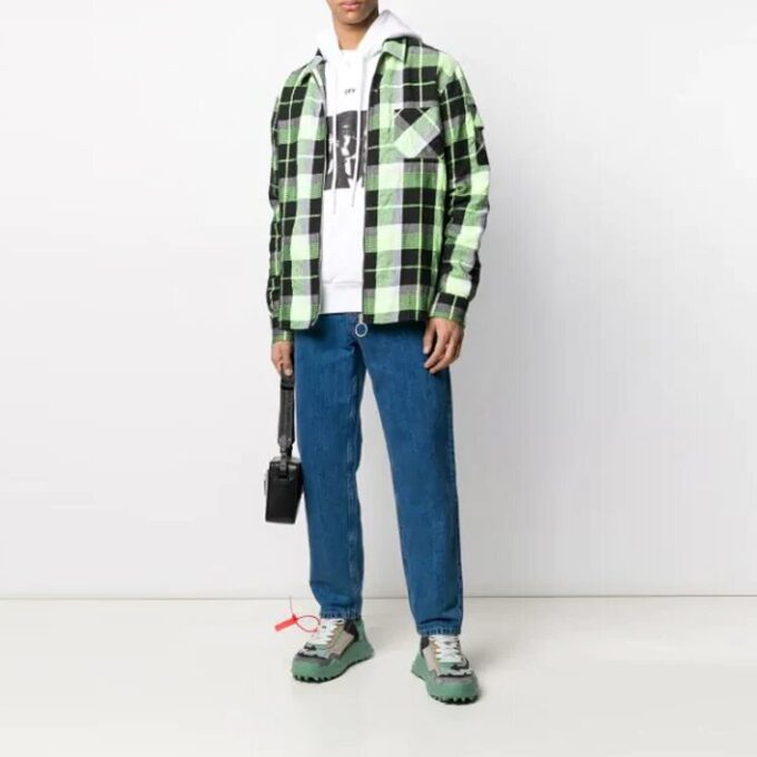 SS20 Pulover oversized alb cu imprimeu spray