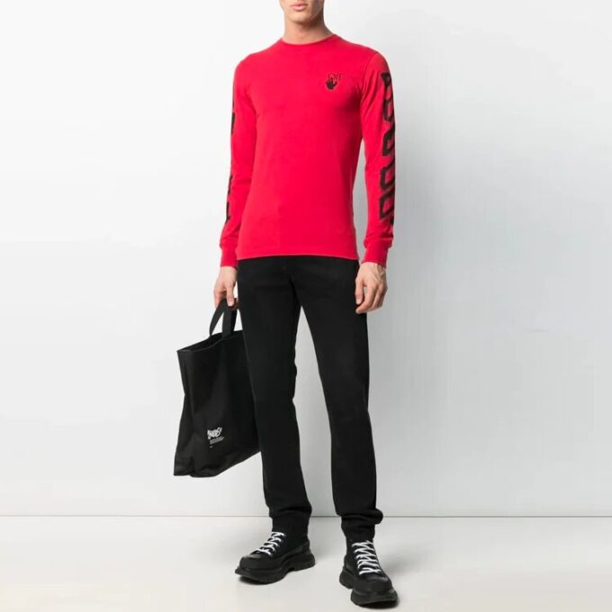 SS21 Model geometric, mâneci lungi, croială slim, roșu