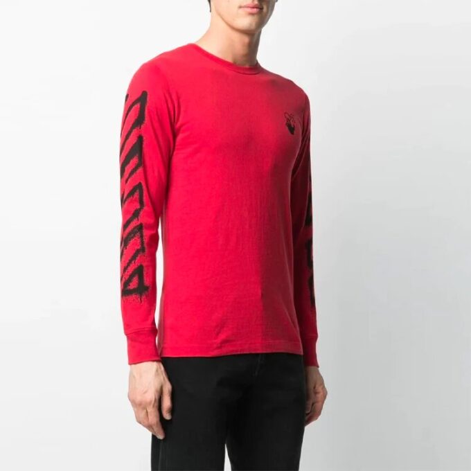 SS21 Model geometric, mâneci lungi, croială slim, roșu