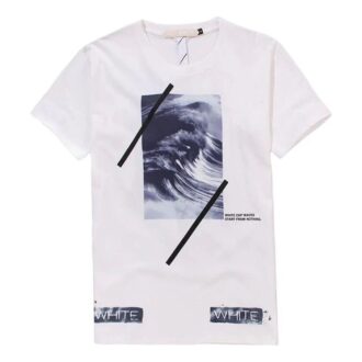 Tricou alb casual cu mâneci scurte și guler rotund, cu imprimeu cu valuri și litere