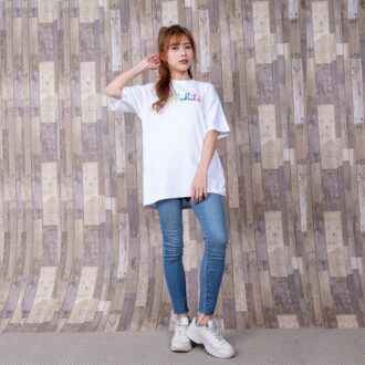 Tricou alb cu mâneci scurte, croi slim fit, imprimeu Tomboy Rainbow Logo, Off-White
